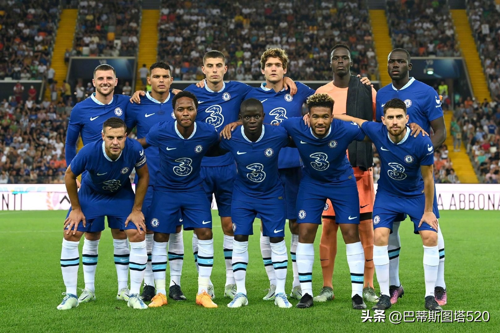 精华眼部护理液海报设计_新品眼霜海报设计公司